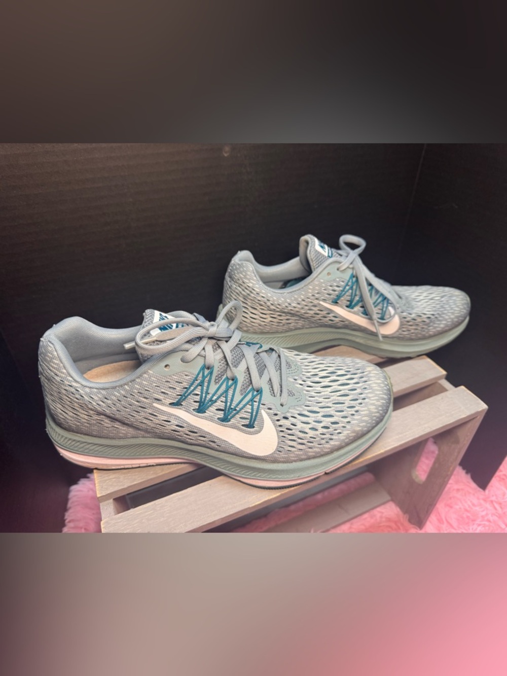Nike Zoom Winflo 5 Women's Size 9 Running Shoes Gray Green Athletic Sneakers